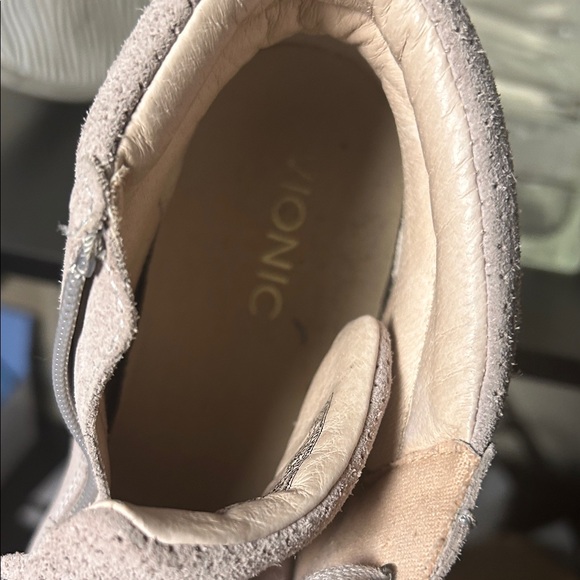 Vionic Jennings Elegant Women's Suede Sneakers in beige . Size 10‎ - Picture 10 of 12